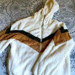 Zip up Sherpa jacket never worn! Size M and perfect for fall